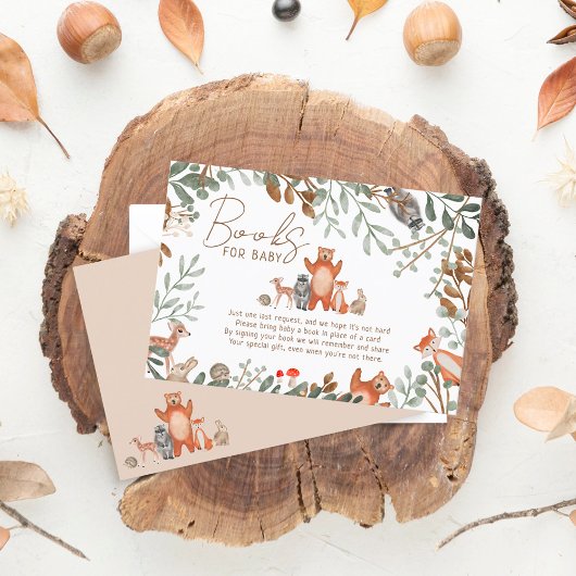 Bossen met groene bomen brengen een boek mee informatiekaartje