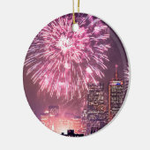 Boston Poppen Fireworks spectaculair. Keramisch Ornament (Links)