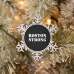 "Boston Strong" wit zwart Tin Sneeuwvlok Ornament<br><div class="desc">"Boston Strong" wit zwart Snowflake Pewter Christmas Ornament</div>