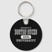 Boston Sucks University Dark Sleutelhanger (Voorkant)