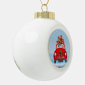 Boston Terrier Dog in auto met kerstman Keramische Bal Ornament (Links)