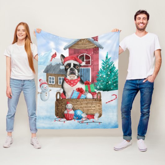Boston Terrier Dog in het sneeuwkersthondenhuis Fleece Deken (In situ)