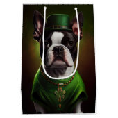 Boston Terrier dog in St. Patrick's Day Dress Medium Cadeauzakje (Achterkant)