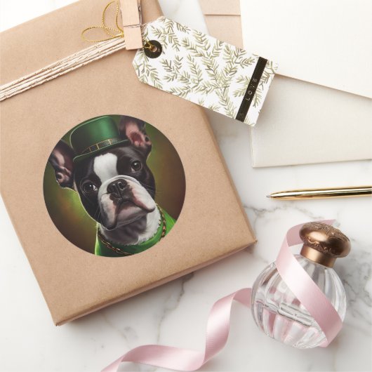 Boston Terrier dog in St. Patrick's Day Dress Ronde Sticker (Geschenken)