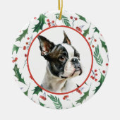 Boston Terrier Dog Red Berry Holly Border Keramisch Ornament (Voorkant)
