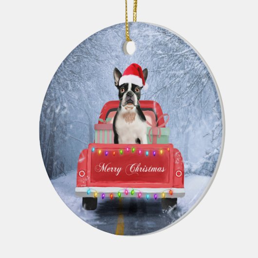 Boston Terrier Dog Snow, zittend in de kersttruck Keramisch Ornament (Links)