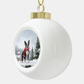 Boston Terrier Hond in Sneeuw Kerstmis Keramische Bal Ornament (Rechts)