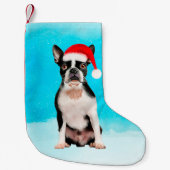 Boston Terrier Hond in Sneeuw Kerstmis Santa Hoed Kleine Kerstsok (Voorkant)