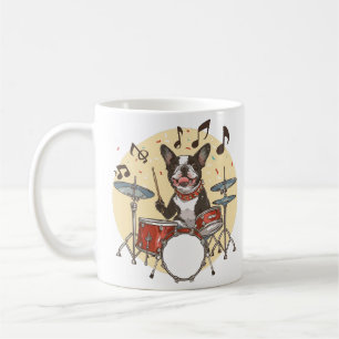 Boston Terrier-hond speelt op drums Koffiemok