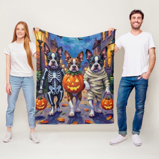 Boston Terrier Honden Trick-or-Treating op Hallowe Fleece Deken (In situ)