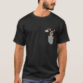 Boston Terrier in Brusttasche, lustig T-shirt (Voorkant)