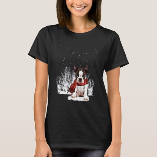 Boston Terrier in the Snow Merry-kerstwinter T-shirt (Voorkant)