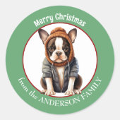 Boston Terrier in Wintertrui en Pet Kerst Ronde Sticker (Voorkant)
