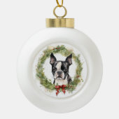 Boston Terrier Kerstkrans Feestelijke Pup Keramische Bal Ornament (Voorkant)