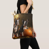 Boston Terrier Puppy Herfst Delight Pompoen Tote Bag (Dichtbij)