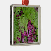 Bosvijvers met roze bloempitten op de grond metalen ornament (Rechts)