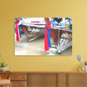 Bot op de strand | Phi Phi-eilanden, Thailand Canvas Afdruk (Insitu (Woonkamer))