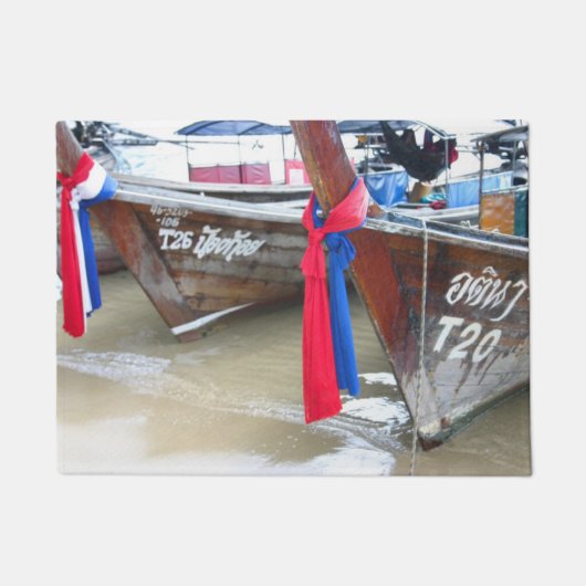 Bot op de strand | Phi Phi-eilanden, Thailand Deurmat (Voorkant)