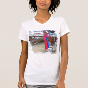 Bot op de strand Phi Phi-eilanden, Thailand T-shirt