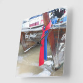 Bot op de strand | Phi Phi-eilanden, Thailand Vierkante Klok (Hoek)