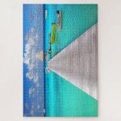 Bot op een steiger in een tropische blauwe lagune legpuzzel (Verticaal)