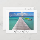 Bot op een steiger in het witte briefkaart Bora Bo (Voorkant / Achterkant)