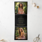 Botanical Black Gold Script 4 Photo Graduation Drieluik Aankondiging (Binnen)