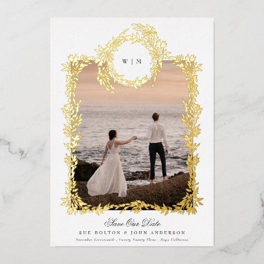 Botanical Crest Monogram Foto Lijst Echt Goud Folie Uitnodiging (Voorkant)