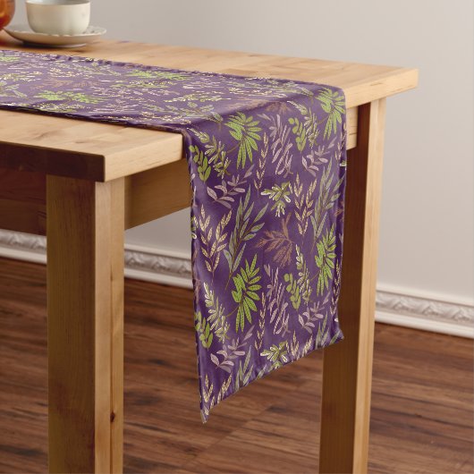 Botanical Leaves: A Stunning Purple Back Korte Tafelloper (Voorbeeld)