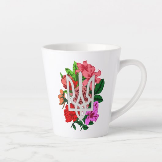 Botanical still and Oekrainian trident tryzub Latte Mok (Rechts)