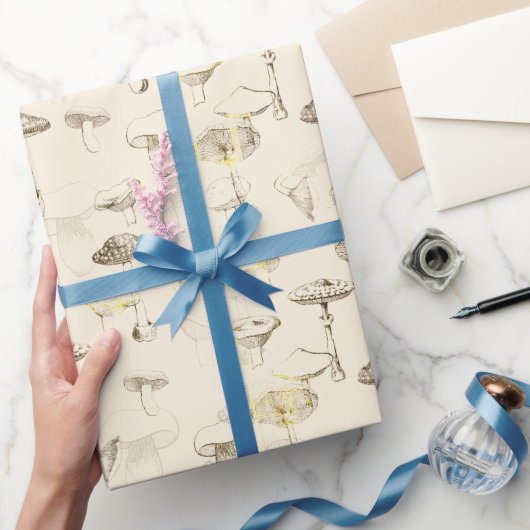 Botanisch beige paddenstoelenpatroon cadeaupapier (Geschenken)