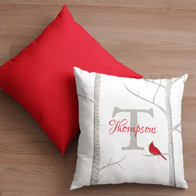 Botanisch Eenvoudig Monogram Winter Rode Kardinaal Kussen (Monogrammed Red Cardinal Simple birch tree throw pillow)