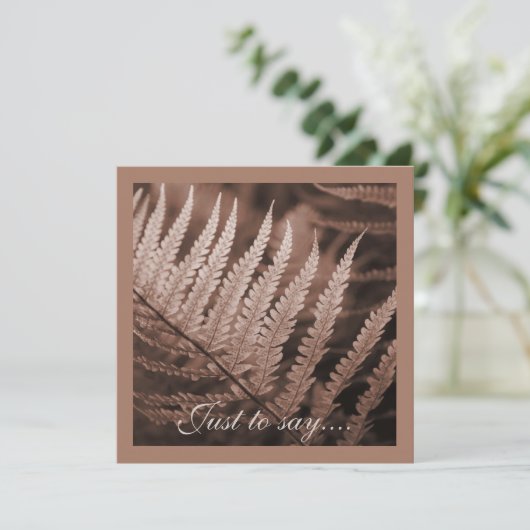 Botanisch gebladerte van Mocha Mousse Bedankkaart (Staand voorkant)