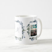 Botanisch monogram met bruid- en bruidegomfoto koffiemok (Voorkant rechts)