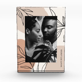 Botanische aardetoneelsplashes foto en naam