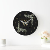 Botanische Aquarel Groene Monogram Zwarte Goud Grote Klok (Huis)