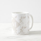 Botanische beige Decoratieve Leaf Monogrammen Koffiemok (Voorkant rechts)