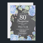 Botanische Blauwe Floral Surprise 80th Birthday Kaart<br><div class="desc">Botanische Blue Floral Surprise 80th Birthday Invitation. Floral Rozen Peonies Birthday Invitation for Women. Waterverf Floral Flower. Elegant Roos en Peony Flowers. Volwassen verjaardag. Chalkboard Achtergrond. Zwart-wit. 13e 15e 16e 18e 21e 30e 40e 50e 60e 70e 90e 100e, Alle leeftijden. Voor verdere aanpassing, te klikken gelieve de knoop "van de...</div>