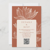 Botanische Bloemen QR Code Terracotta Bruiloft Kaart (Achterkant)