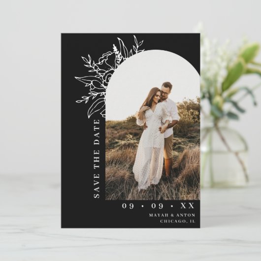 Botanische Bloemenboog Foto Zwart & Wit Bruiloft Save The Date (Staand voorkant)