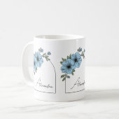 Botanische Boog Black Script Elegante Blauwe Bloem Koffiemok (Voorkant links)