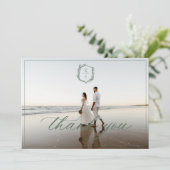 Botanische Crest Monogram Weddenfoto Bedankkaart (Staand voorkant)