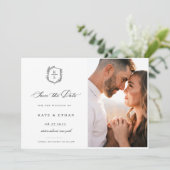 Botanische Crest Monogram Weddenfoto Save The Date (Staand voorkant)