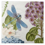 Botanische Dragonfly Wildflower bladeren Vintage 2 Tegeltje<br><div class="desc">Nr. 2 van 5 coördinerende tegel afbeeldingen. Helderblauwe libelle en een lavendelmama met witte ochtendglorie en een blik van een blauwe hortensia bloesem over samengespannen script handschrift efemera en antiek adverteren afbeeldingen over een zacht crème, ivoren textuur achtergrond. Collage gemaakt en grafisch ontworpen door internationaal erkende kunstenaar en ontwerper, Audrey...</div>
