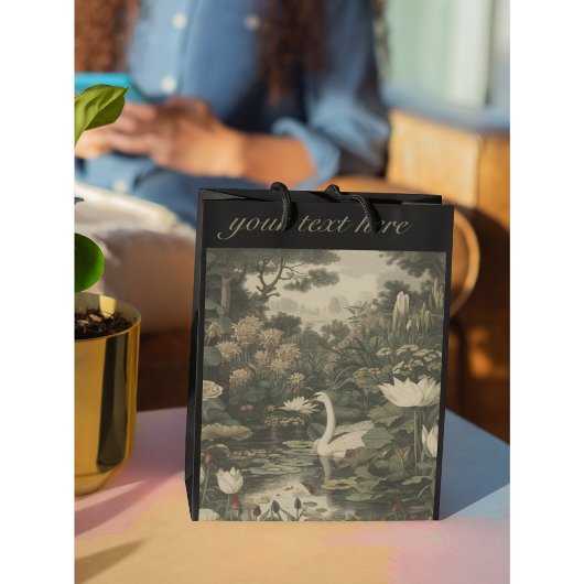Botanische elegantie - Zwaan in het bos Medium Cadeauzakje