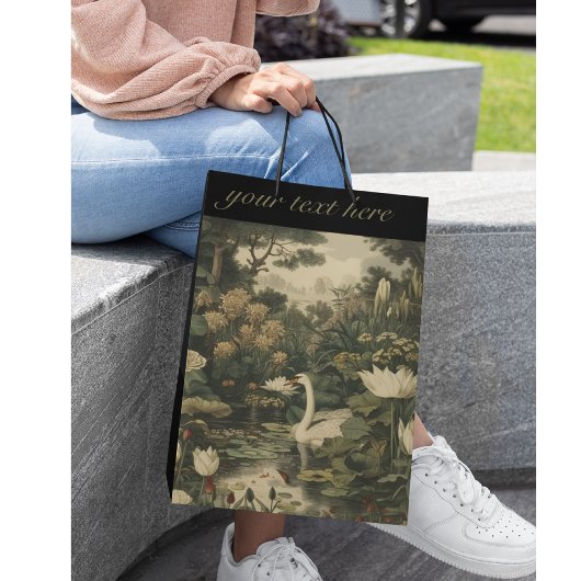 Botanische elegantie - Zwaan in het bos Medium Cadeauzakje