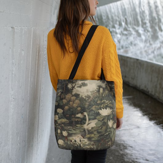 Botanische elegantie - Zwaan in het bos Tote Bag