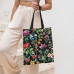 Botanische Elegantie Zwart Tote Bag<br><div class="desc">Draag de schoonheid van een bloeiende tuin met u mee met onze ' Botanische Elegantie' canvas tas. Dit tas is ontworpen voor stijlbewuste individuen en liefhebbers van naturen en beschikt over een verbluffende weergave van bloemenillustraties op een chique zwarte achtergrond. Het is de perfecte accessoire voor de milieuvriendelijke shopper of...</div>