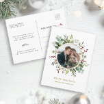 Botanische Greenery-kerstfeestdag met gouden foto Briefkaart<br><div class="desc">Deze foto kerst | Vakantiekaarten met geverfde waterverf eucalyptus,  groene bladeren,  rode bessen,  pijnboomtakken met een nepgoudcirkel-lijst | Voor meer geavanceerde aanpassing van dit ontwerp,  te klikken gelieve de "pas verder"verbinding aan. Overeenkomende objecten zijn ook beschikbaar.</div>