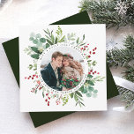 Botanische Greenery kerstfoto Square Feestdagenkaart<br><div class="desc">Deze kerst | Vakantiekaart is voorzien van een foto omgeven door geschilderde waterverf eucalyptus,  groene bladeren,  rode bessen en pijnboomtakken op een witte achtergrond. Voor meer geavanceerde aanpassing van dit ontwerp,  te klikken gelieve de "pas verder"verbinding aan. Overeenkomende objecten zijn ook beschikbaar.</div>
